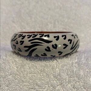 Black and White Hand-painted Resin Bangle Bracelet from Pankaj, India